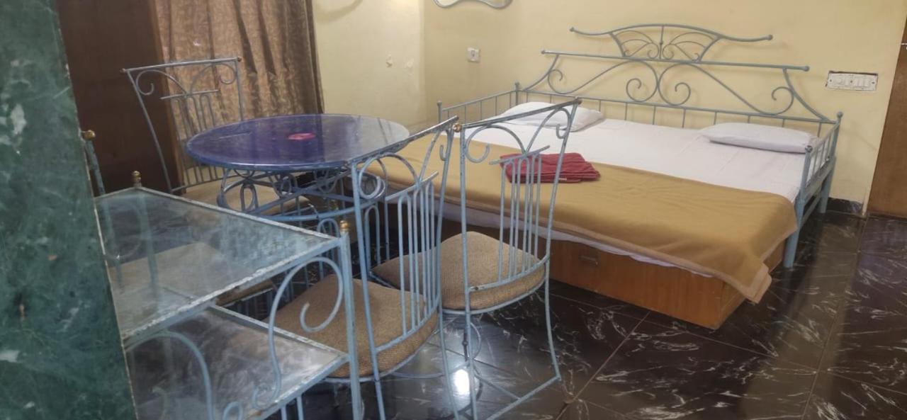 Hotel Hilltone- Matheran Bagian luar foto