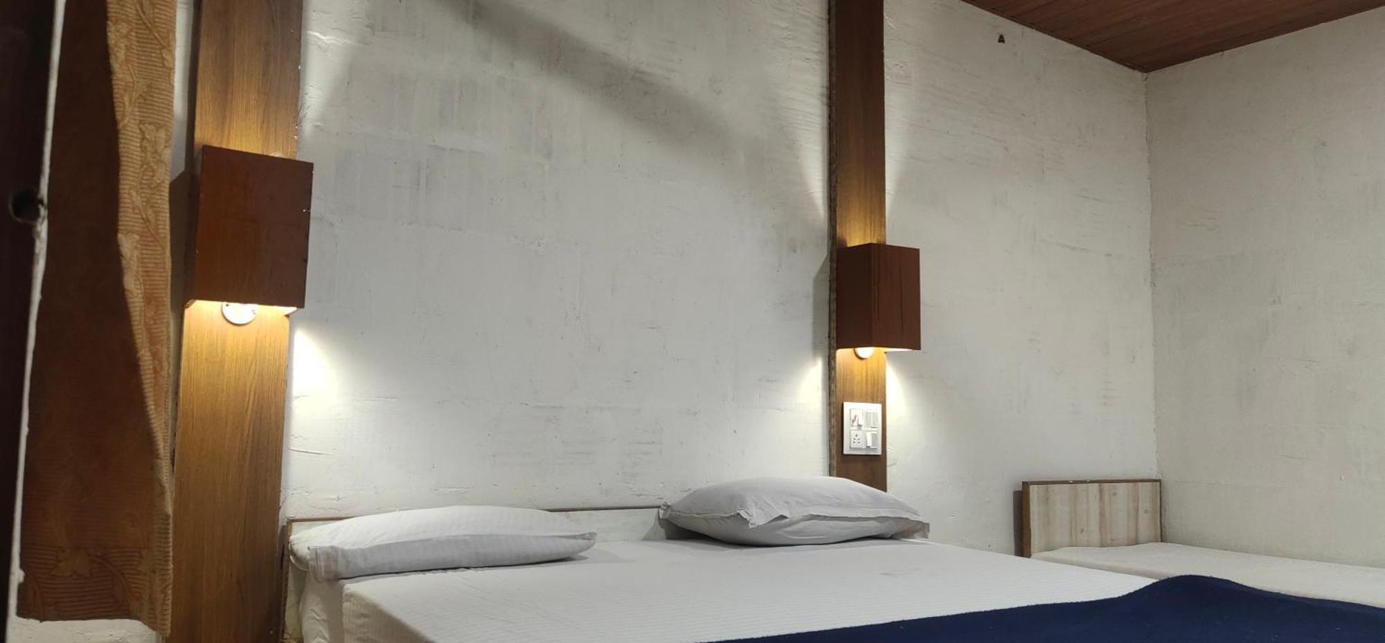 Hotel Hilltone- Matheran Bagian luar foto